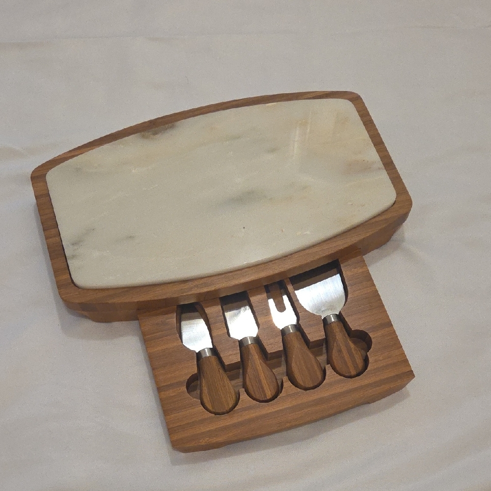 B. Smith With Style Cheeseboard Set